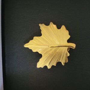 Vintage Gold Maple  Leaf Brooch Pin